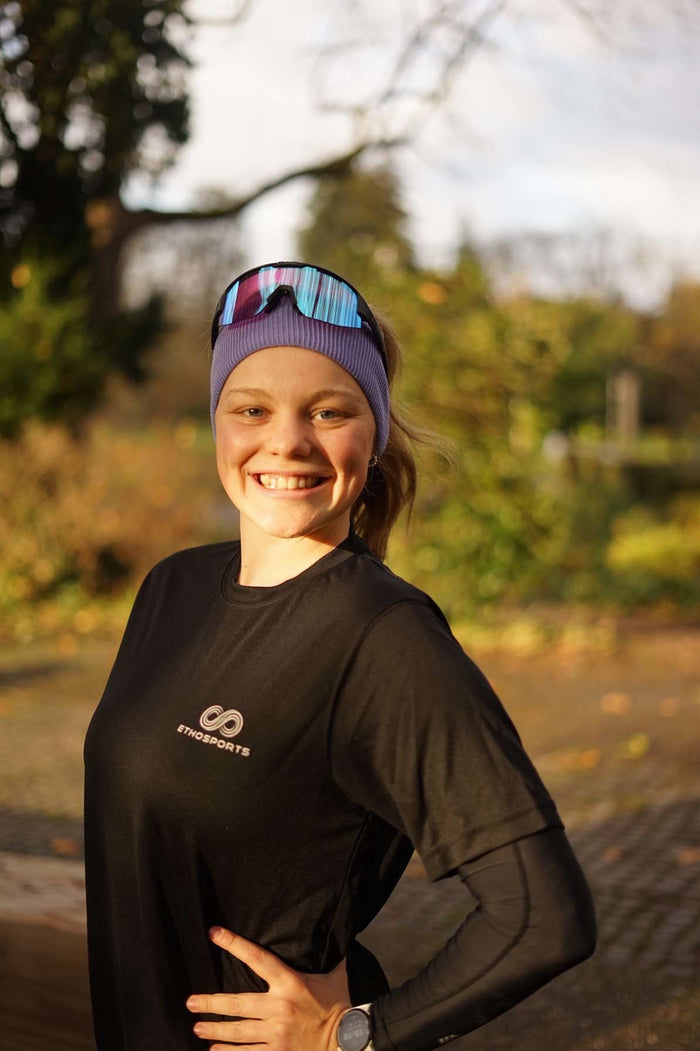Person trägt Ethosports