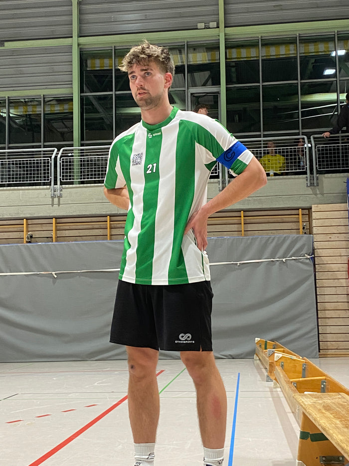 Person trägt Ethosports