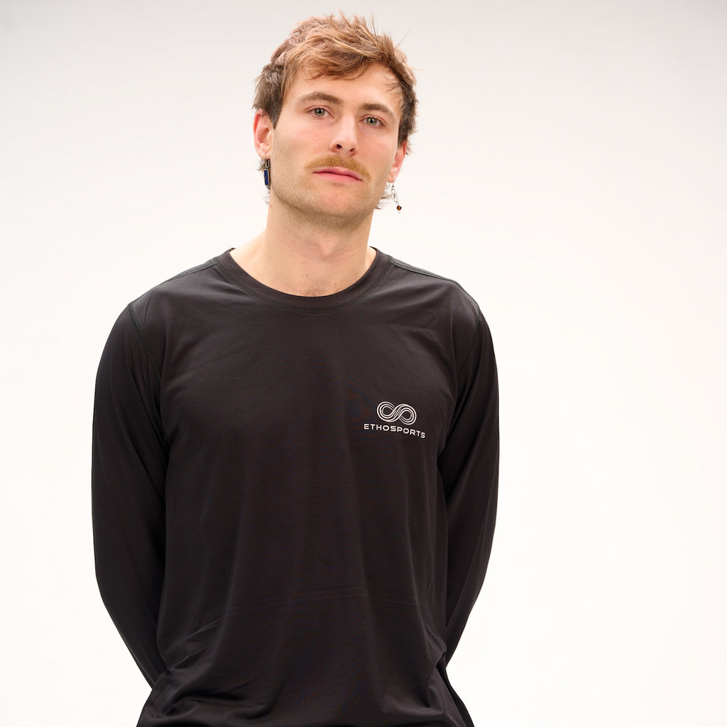 Schwarzes Longsleeve aus recyceltem Polyester
