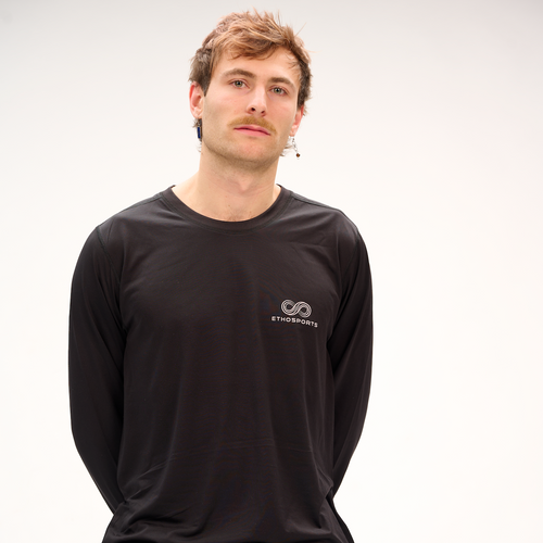 Schwarzes Longsleeve aus recyceltem Polyester
